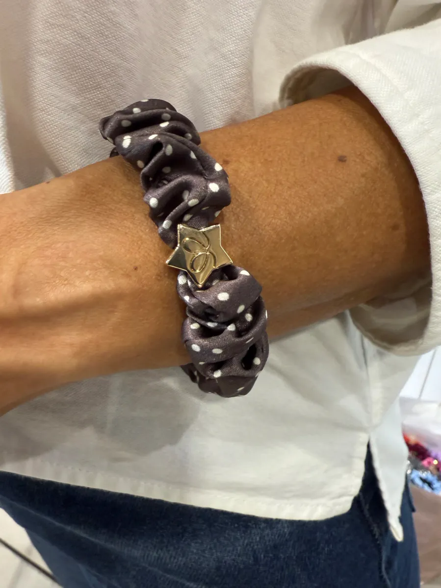 By Eloise Scrunchie/Armbånd Silk Polka Dot Mocha